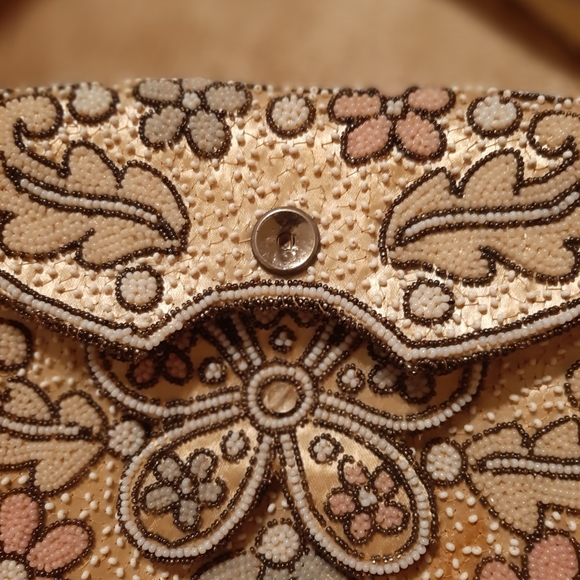 Vintage hand beaded purse made in France. - Picture 4 of 6